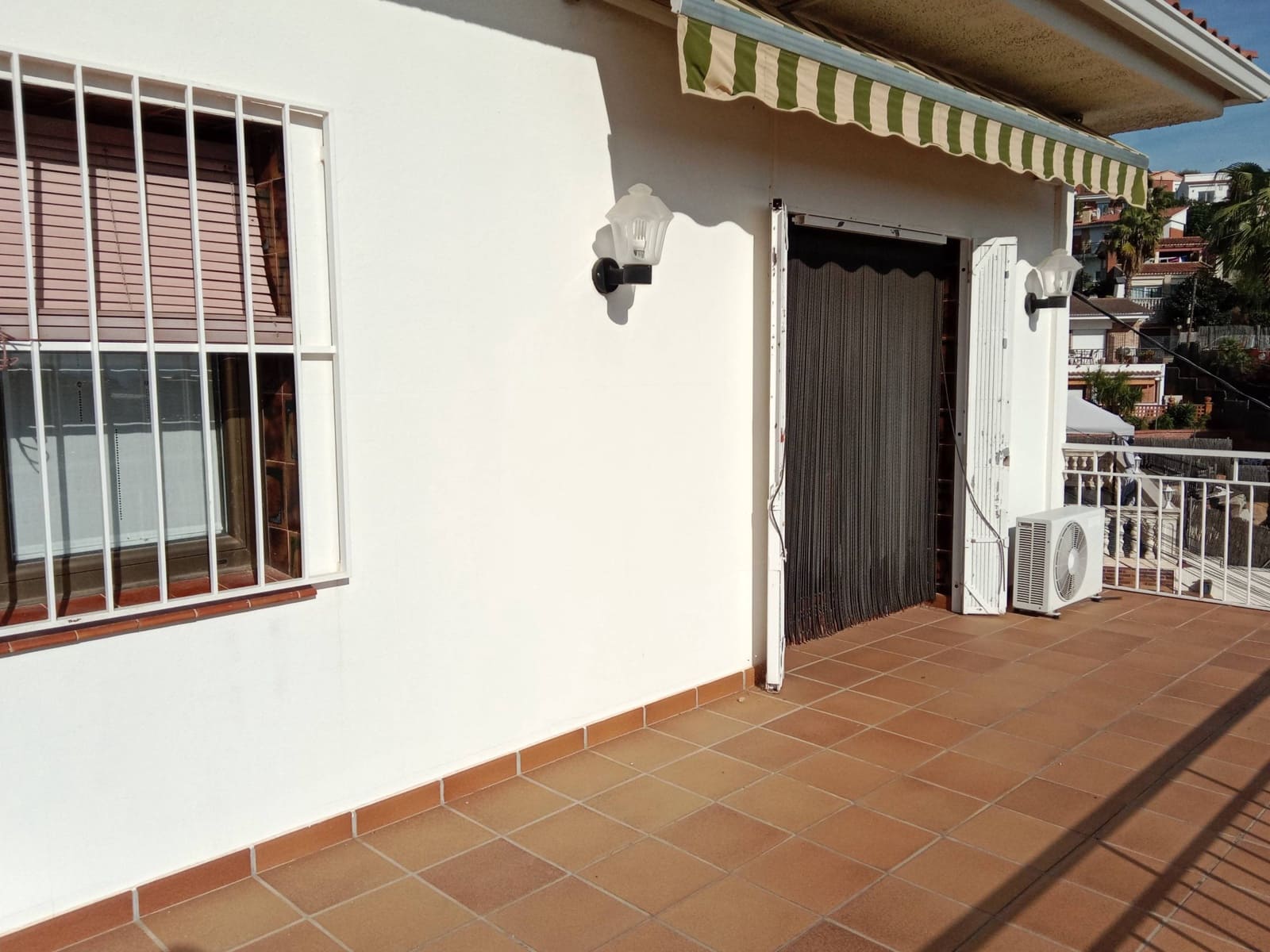 4 chambre Villa/Maison à vendre à Santa Susanna avec piscine garage - 580 000 € (Ref: 9956057)