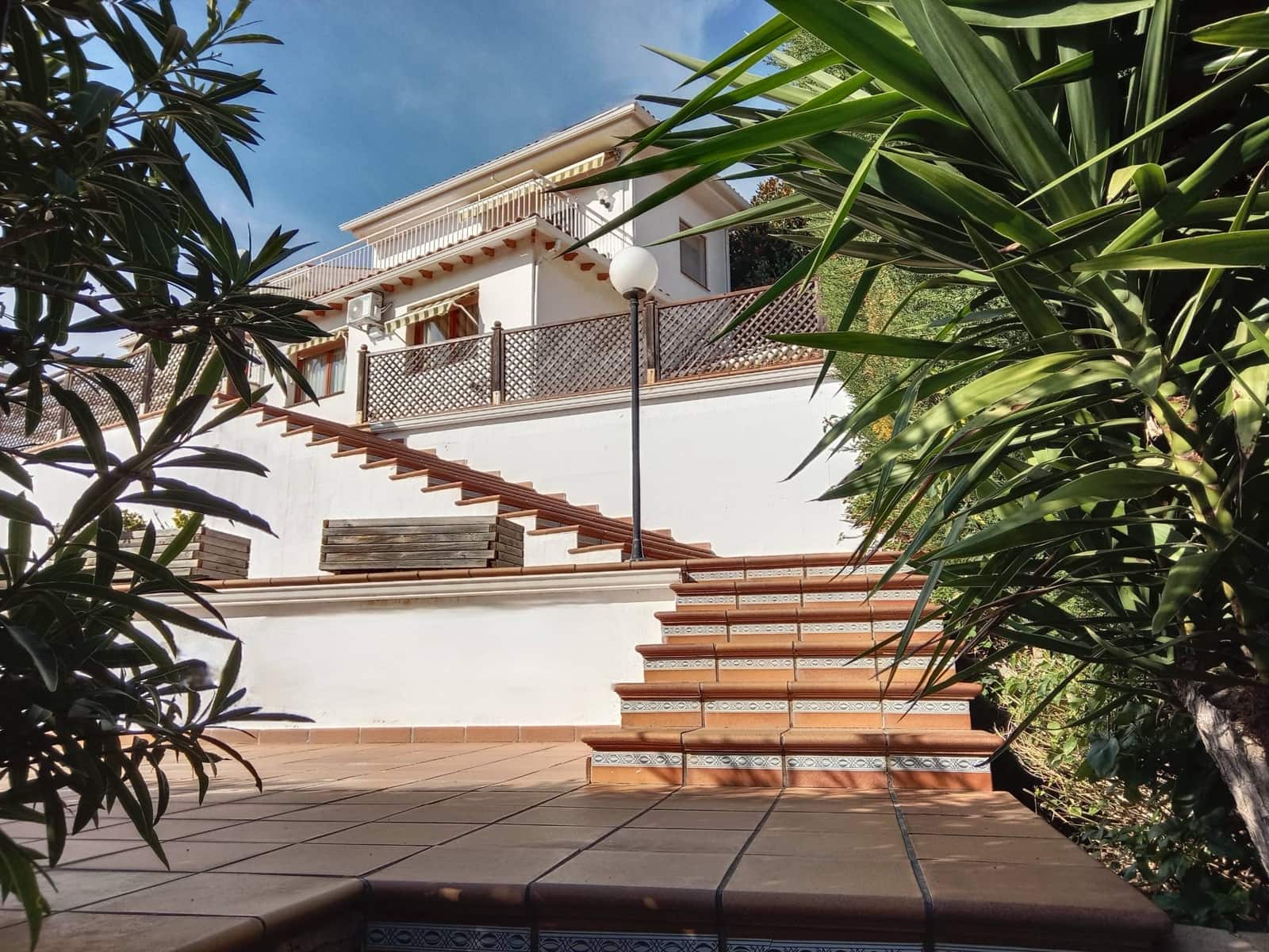 4 chambre Villa/Maison à vendre à Santa Susanna avec piscine garage - 580 000 € (Ref: 9956057)