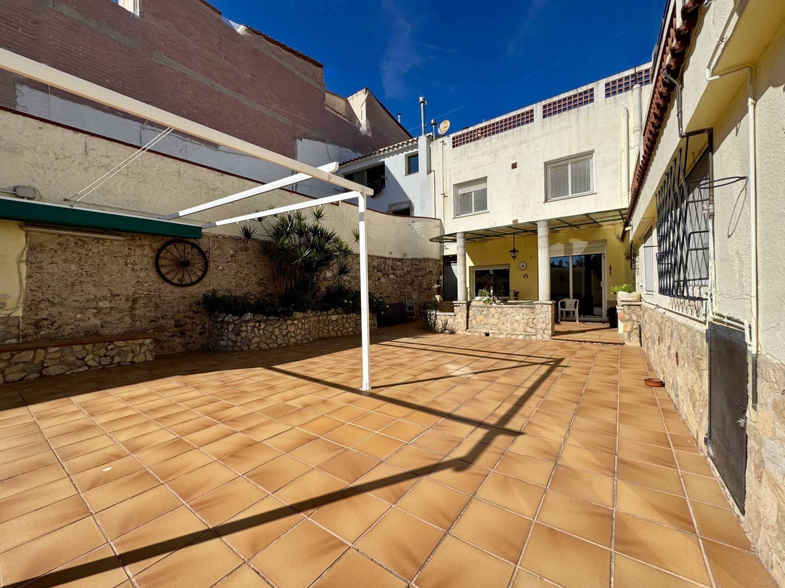 6 soverom Hus til salgs i Pineda de Mar med svømmebasseng garasje - € 595 000 (Ref: 9956058)