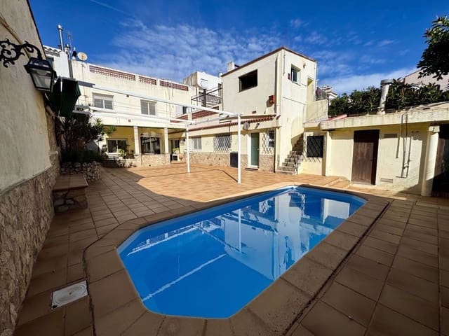6 soverom Hus til salgs i Pineda de Mar med svømmebasseng garasje - € 595 000 (Ref: 9956058)