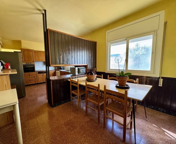6 soverom Hus til salgs i Pineda de Mar med svømmebasseng garasje - € 595 000 (Ref: 9956058)
