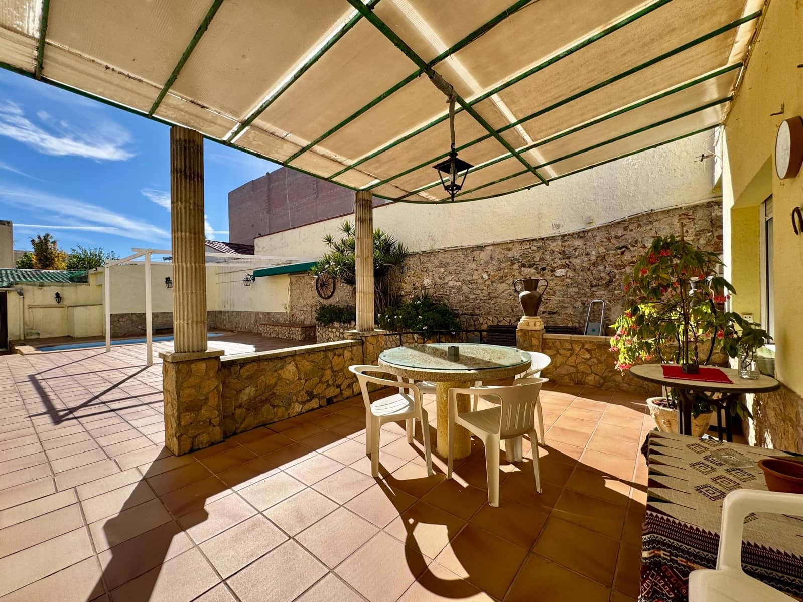 6 soverom Hus til salgs i Pineda de Mar med svømmebasseng garasje - € 595 000 (Ref: 9956058)