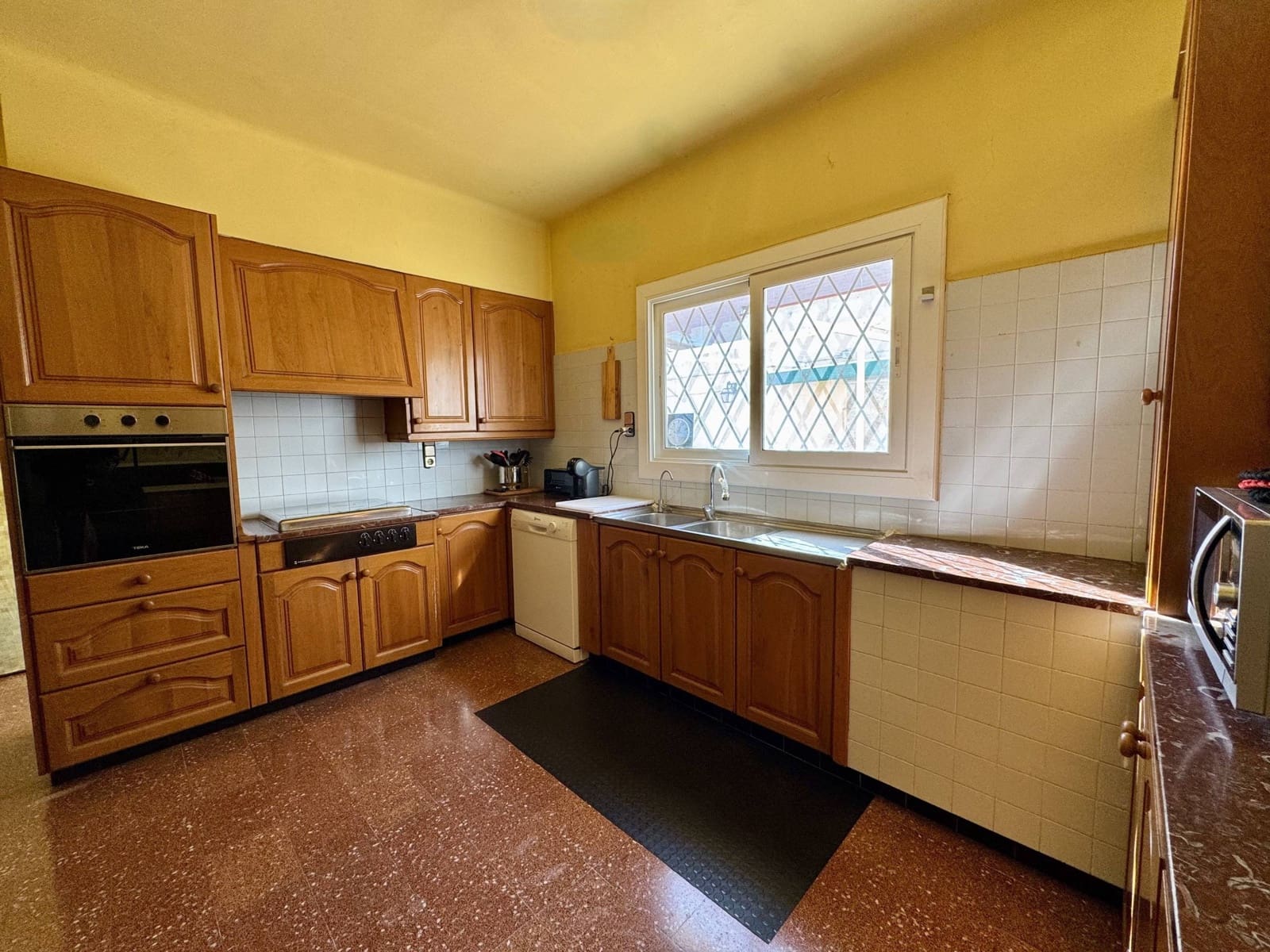 6 soverom Hus til salgs i Pineda de Mar med svømmebasseng garasje - € 595 000 (Ref: 9956058)