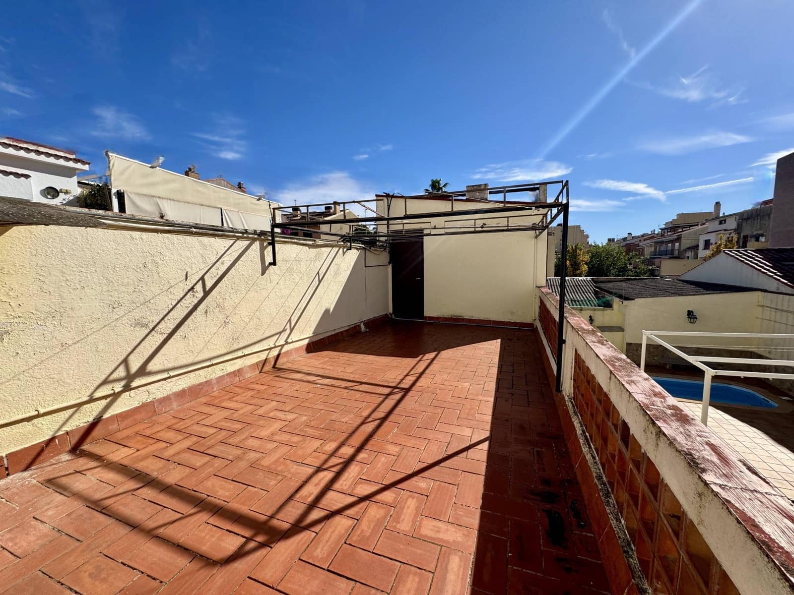 6 soverom Hus til salgs i Pineda de Mar med svømmebasseng garasje - € 595 000 (Ref: 9956058)