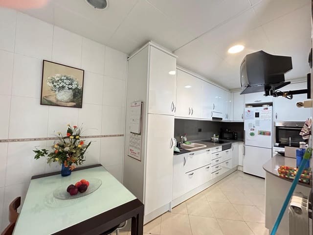 4 soveværelse Lejlighed til salg i Mataró - € 350.000 (Ref: 9956061)