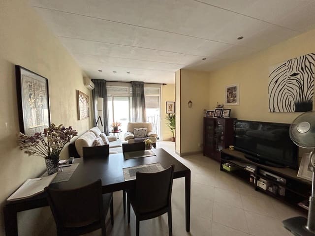 4 soveværelse Lejlighed til salg i Mataró - € 350.000 (Ref: 9956061)
