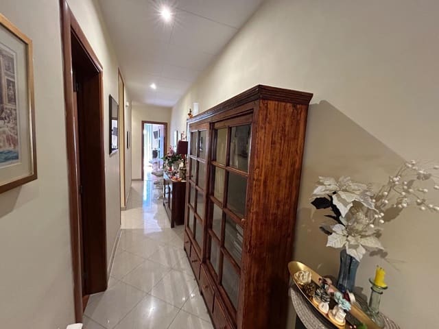 4 soveværelse Lejlighed til salg i Mataró - € 350.000 (Ref: 9956061)
