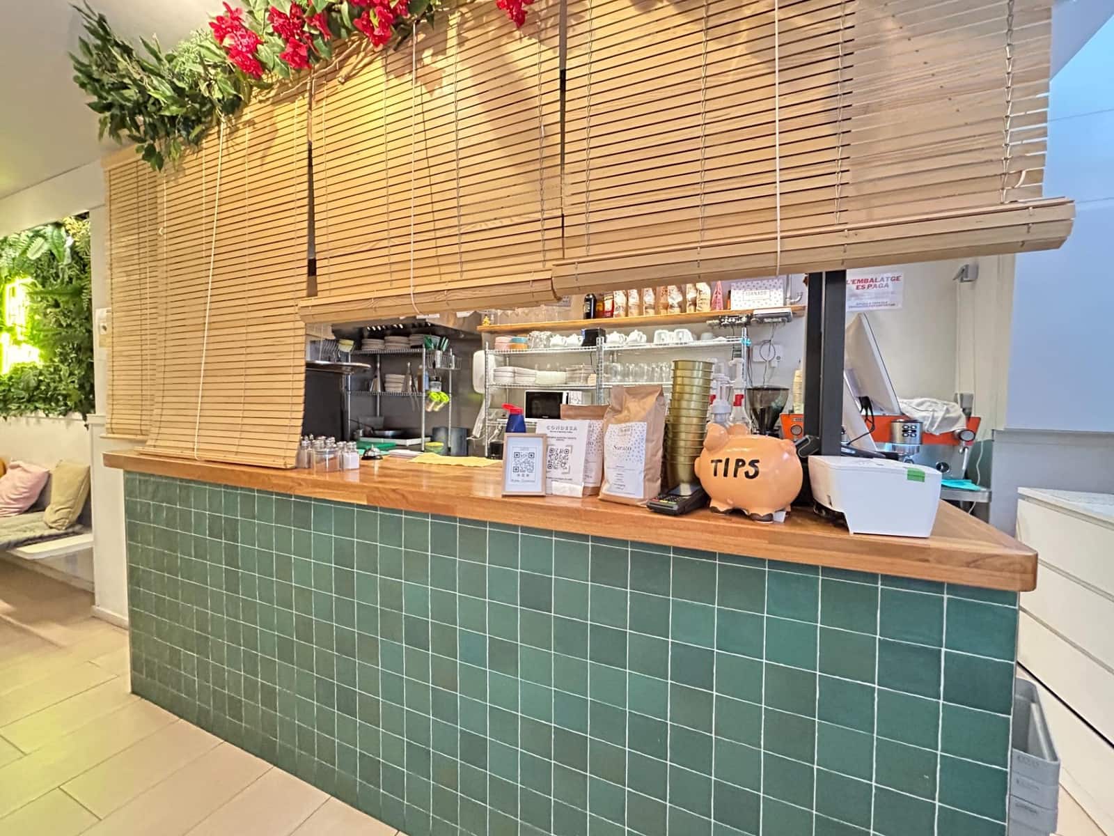 Business for rent in Mataro - € 800 (Ref: 9958096)