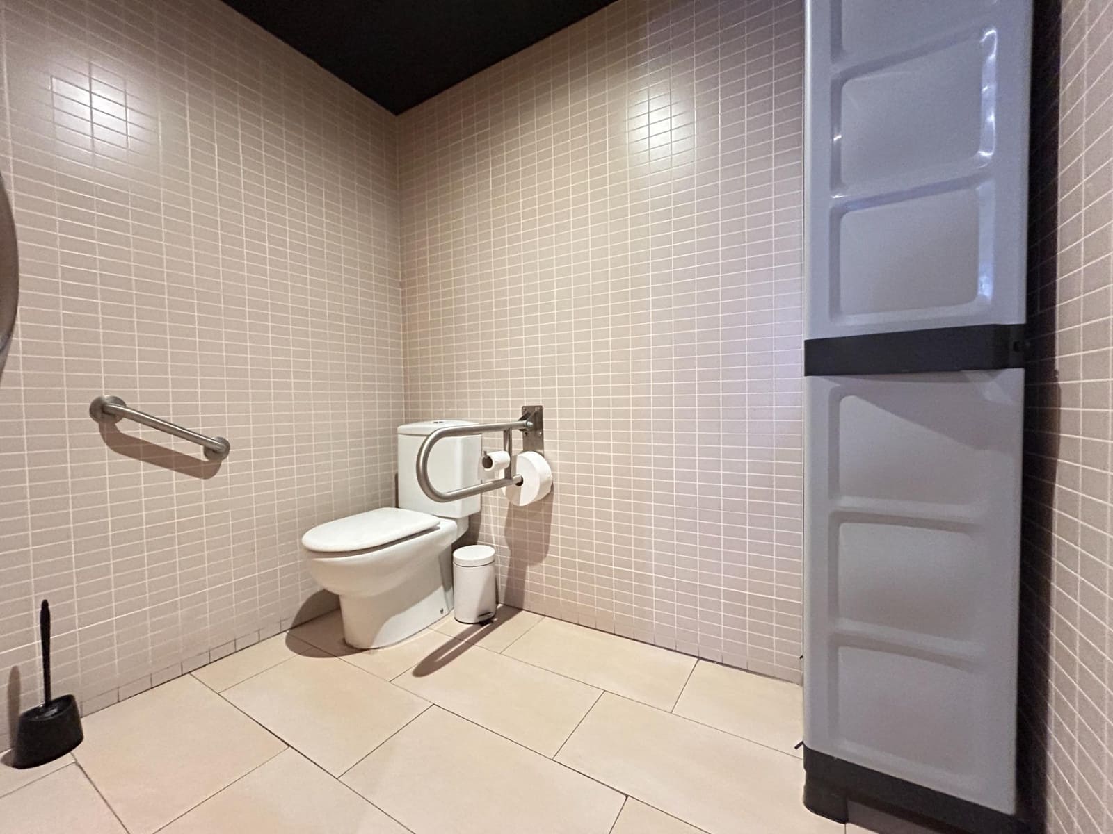 Business for rent in Mataro - € 800 (Ref: 9958096)