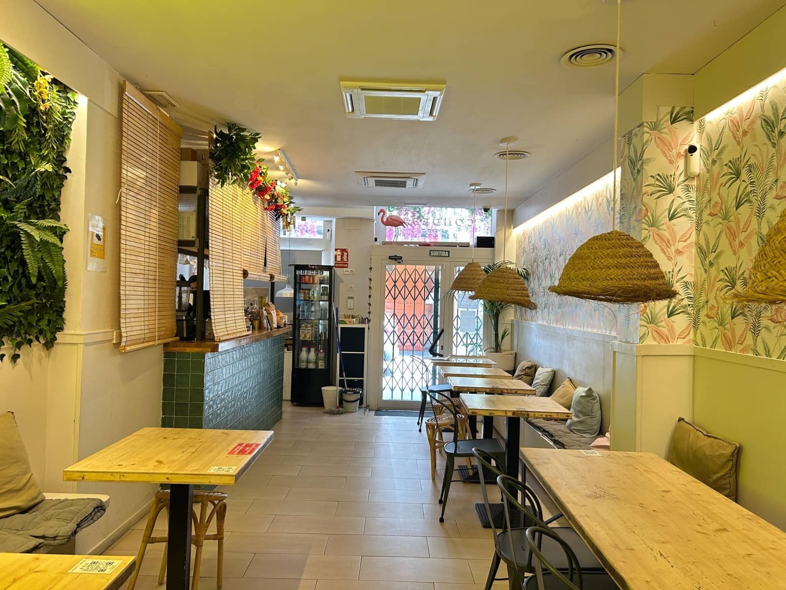 Business for rent in Mataro - € 800 (Ref: 9958096)