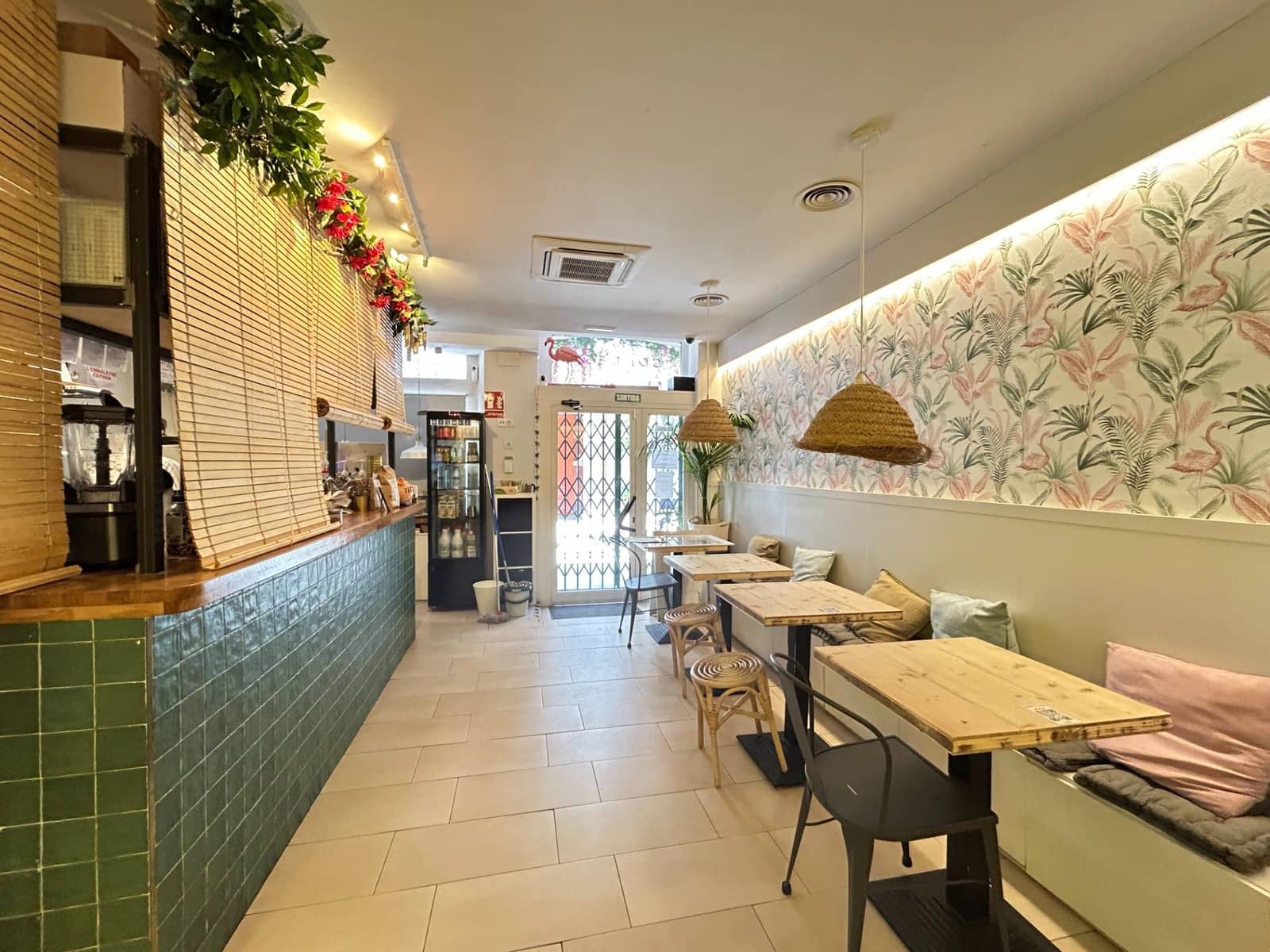 Business for rent in Mataro - € 800 (Ref: 9958096)