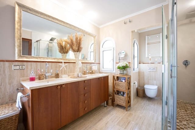 5 chambre Villa/Maison à vendre à Lloret de Mar avec piscine garage - 1 990 000 € (Ref: 9970750)