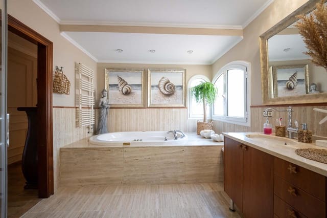 5 chambre Villa/Maison à vendre à Lloret de Mar avec piscine garage - 1 990 000 € (Ref: 9970750)