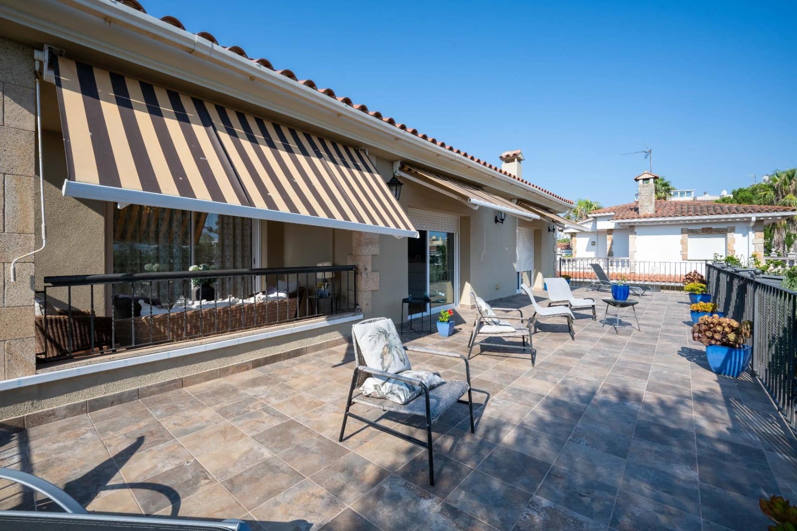 5 sypialnia Willa na sprzedaż w Lloret de Mar z basenem garażem - 1 990 000 € (Ref: 9970750)