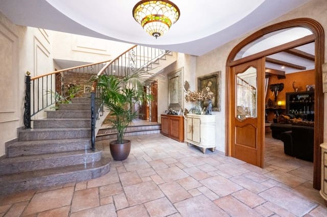 5 Zimmer Villa zu verkaufen in Lloret de Mar mit Pool Garage - 1.990.000 € (Ref: 9970750)