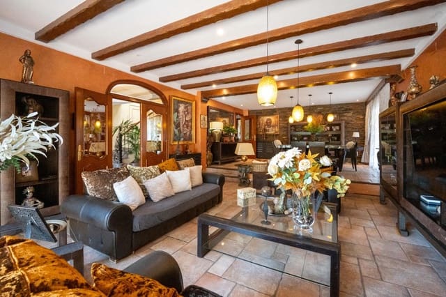 5 Zimmer Villa zu verkaufen in Lloret de Mar mit Pool Garage - 1.990.000 € (Ref: 9970750)