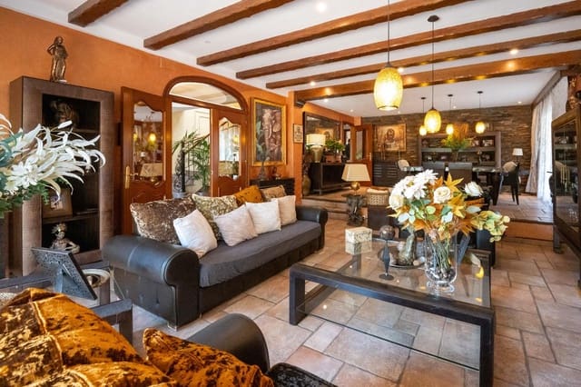 5 soverom Villa til salgs i Lloret de Mar med svømmebasseng garasje - € 1 990 000 (Ref: 9970750)
