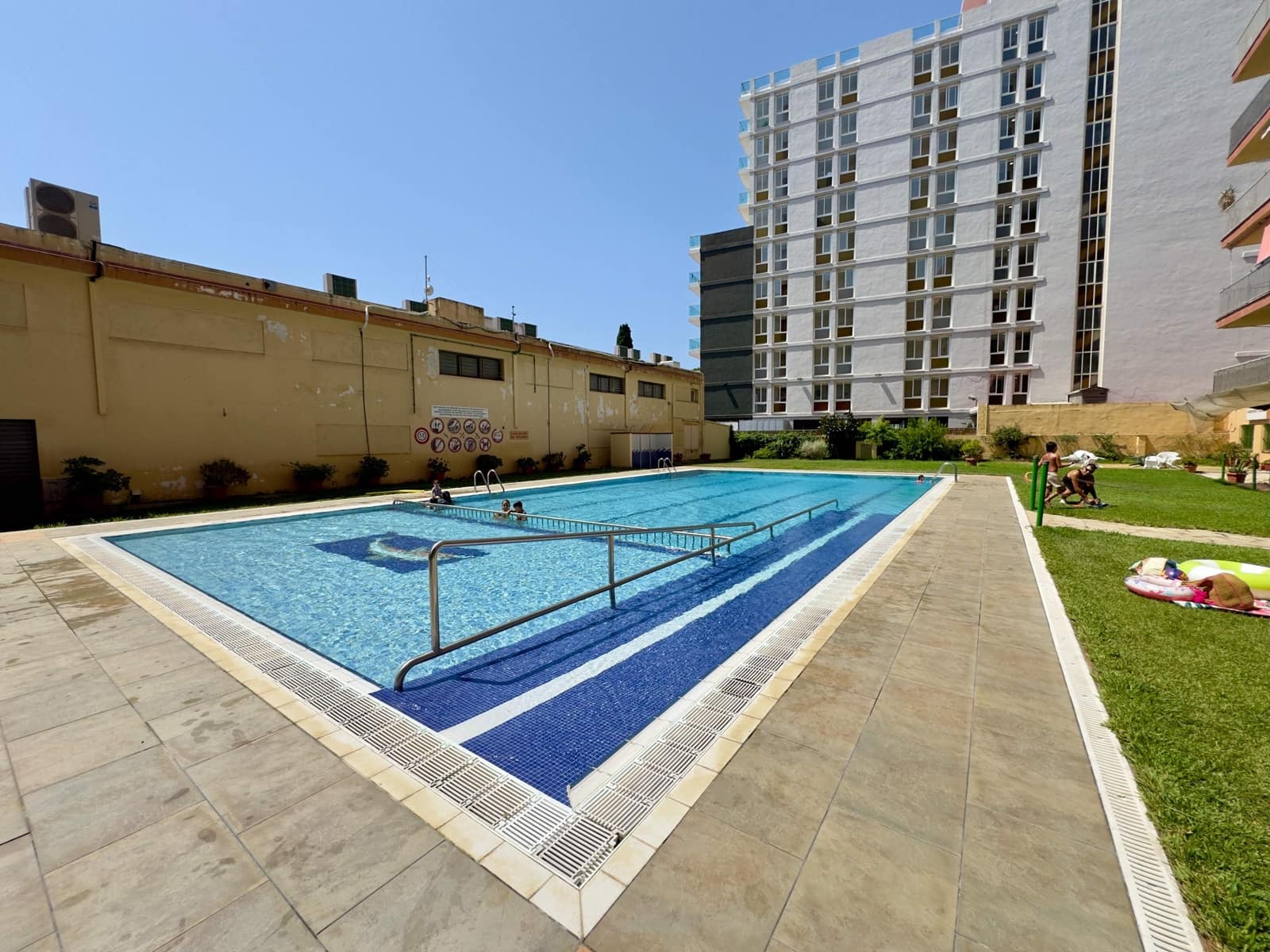 2 bedroom Flat for sale in Malgrat de Mar with pool - € 199,900 (Ref: 9985083)