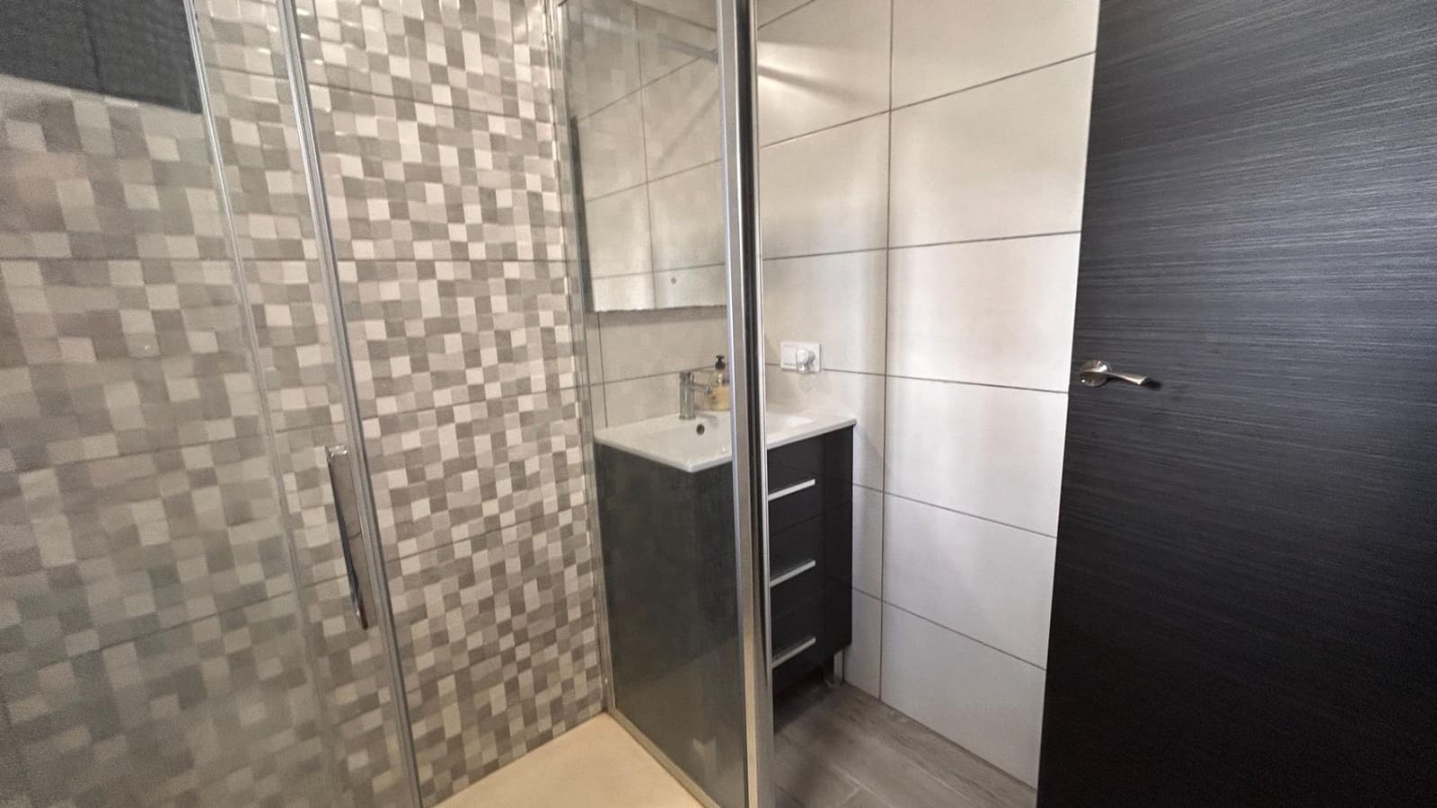 5 slaapkamer Villa te koop in Olesa de Bonesvalls met zwembad - € 400.000 (Ref: 9990816)