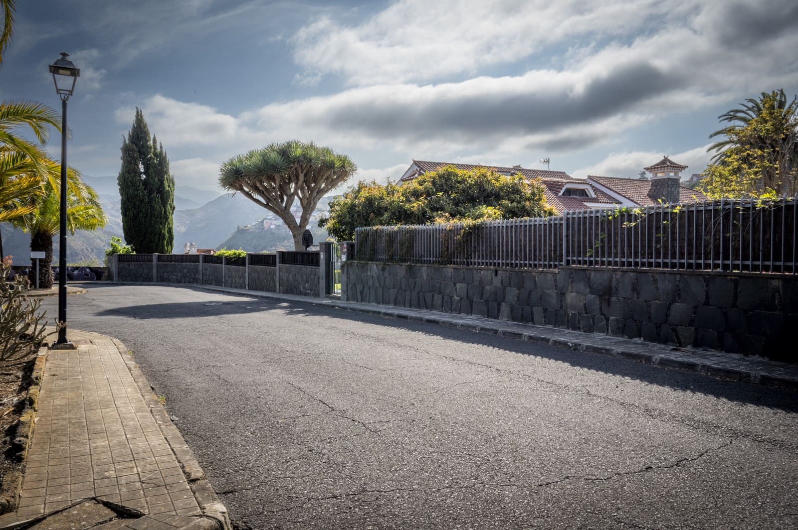 4 sypialnia Dom na sprzedaż w Santa Brigida z basenem garażem - 1 800 000 € (Ref: 9256157)