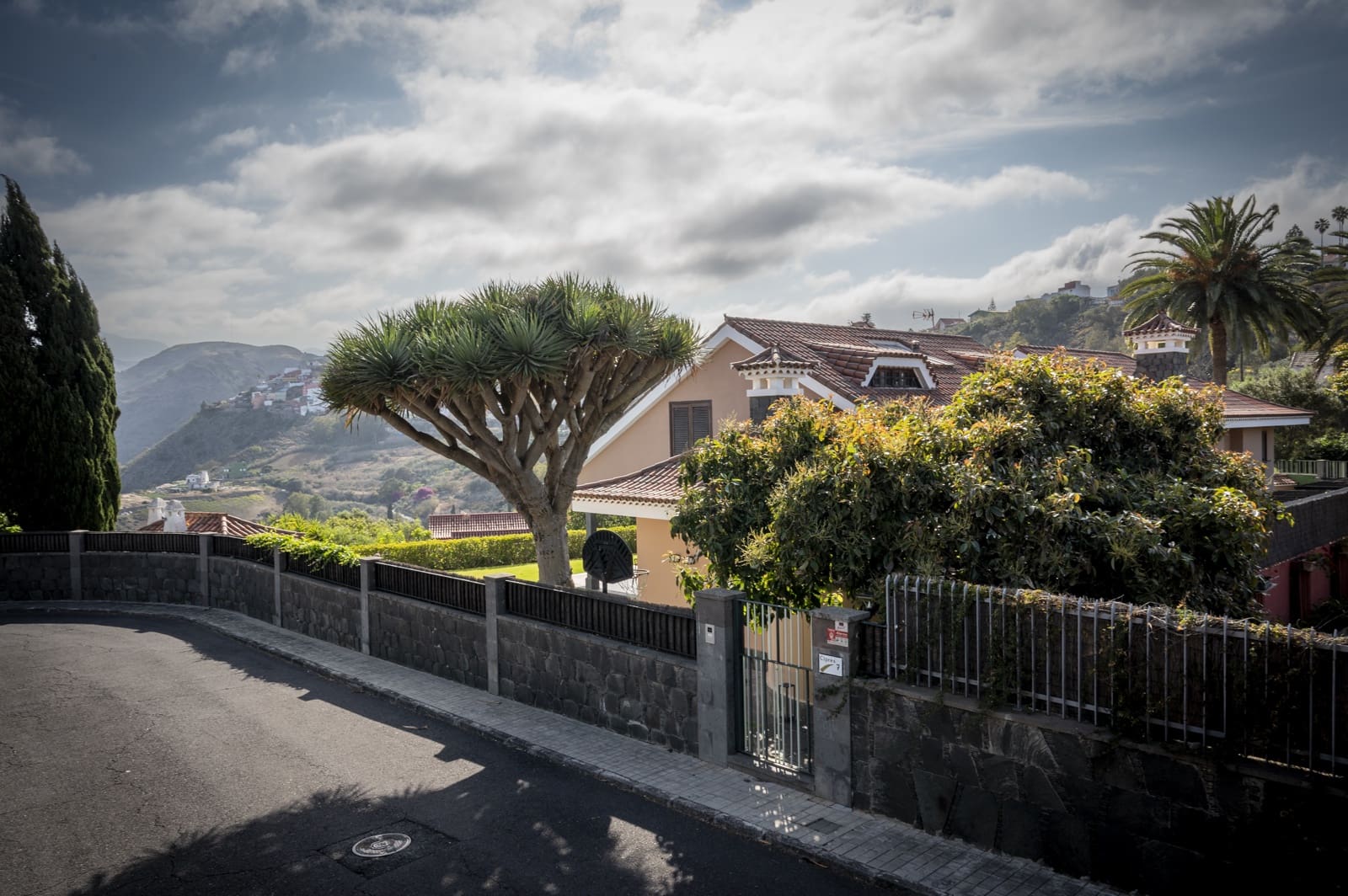 4 sypialnia Dom na sprzedaż w Santa Brigida z basenem garażem - 1 800 000 € (Ref: 9256157)