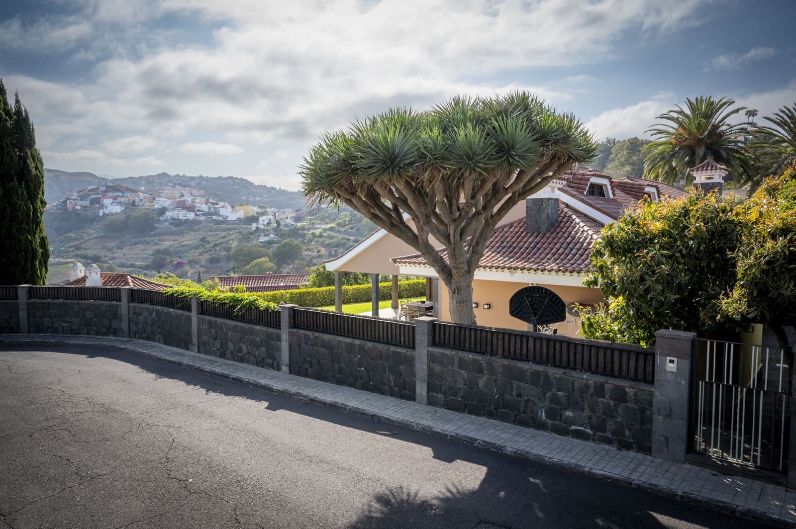 4 sypialnia Dom na sprzedaż w Santa Brigida z basenem garażem - 1 800 000 € (Ref: 9256157)