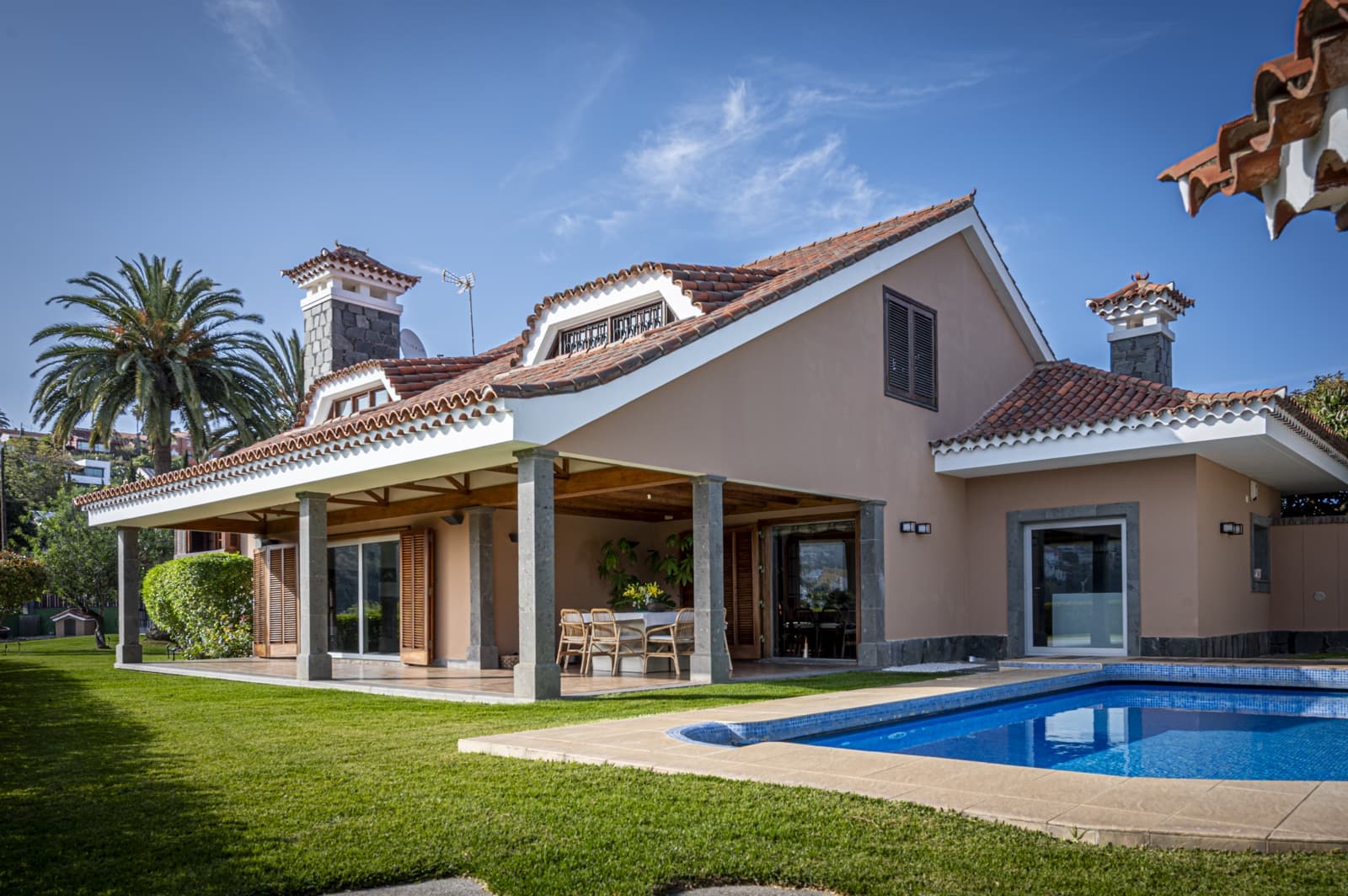 4 sypialnia Dom na sprzedaż w Santa Brigida z basenem garażem - 1 800 000 € (Ref: 9256157)