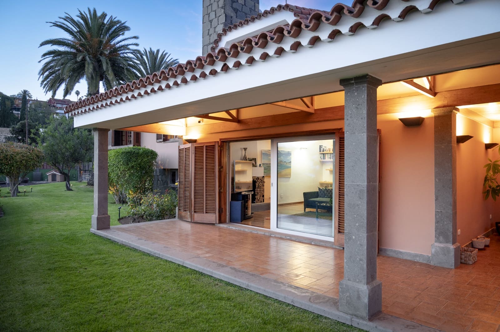 4 sypialnia Dom na sprzedaż w Santa Brigida z basenem garażem - 1 800 000 € (Ref: 9256157)