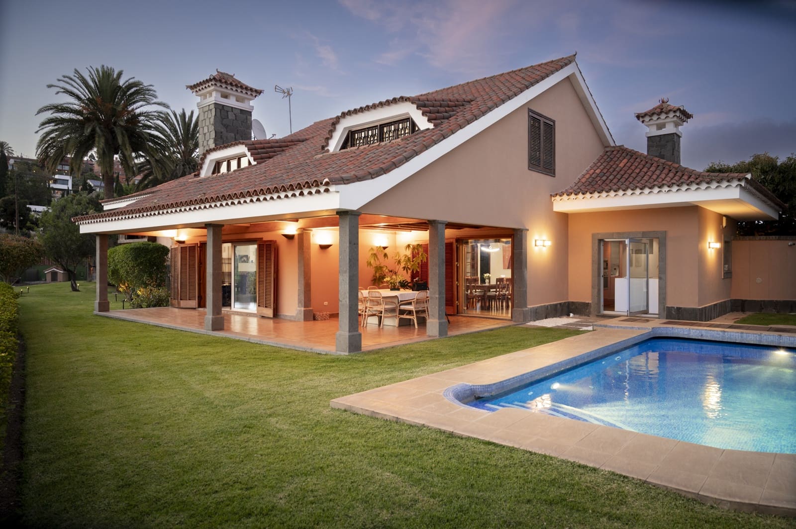 4 sypialnia Dom na sprzedaż w Santa Brigida z basenem garażem - 1 800 000 € (Ref: 9256157)