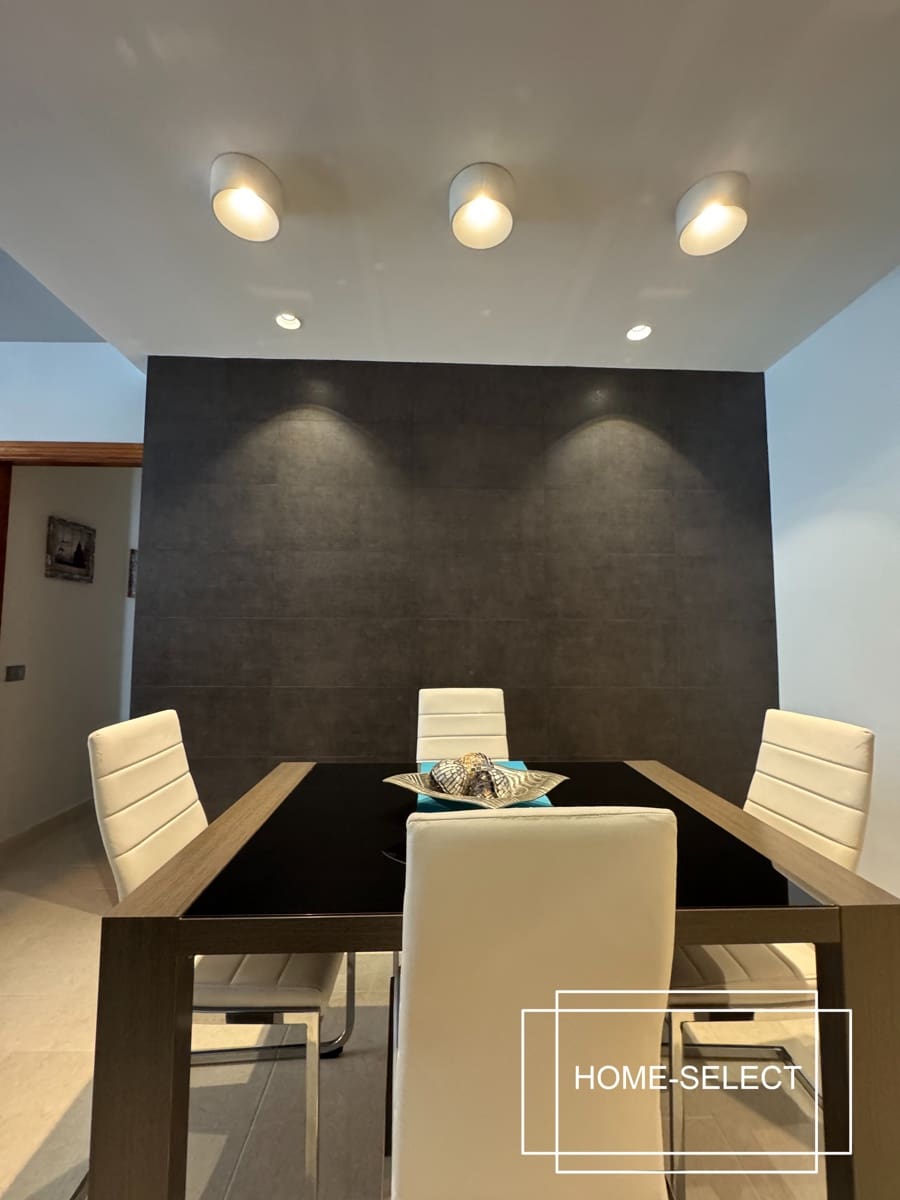 3 bedroom Flat for sale in Las Palmas de Gran Canaria with garage - € 355,000 (Ref: 9448525)