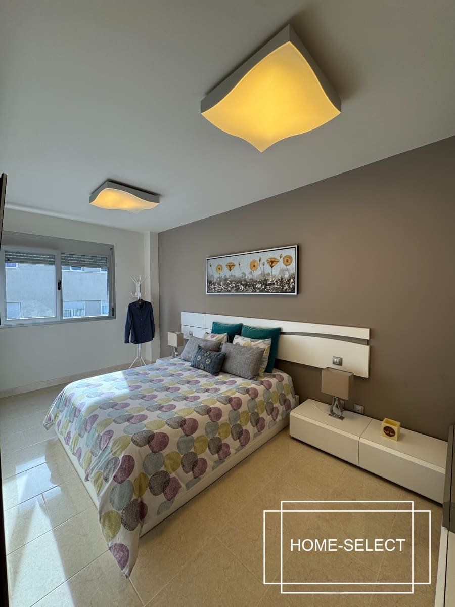 3 bedroom Flat for sale in Las Palmas de Gran Canaria with garage - € 355,000 (Ref: 9448525)