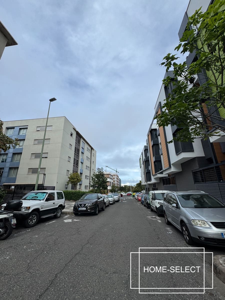 3 bedroom Flat for sale in Las Palmas de Gran Canaria with garage - € 355,000 (Ref: 9448525)