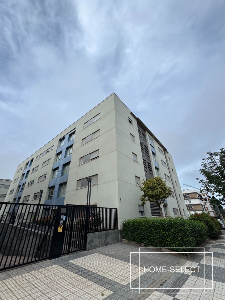 3 bedroom Flat for sale in Las Palmas de Gran Canaria with garage - € 355,000 (Ref: 9448525)