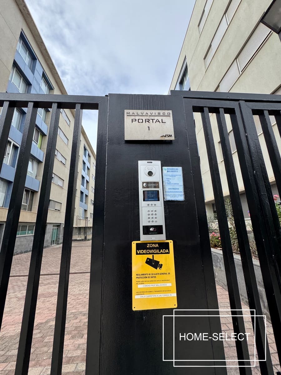 3 bedroom Flat for sale in Las Palmas de Gran Canaria with garage - € 355,000 (Ref: 9448525)