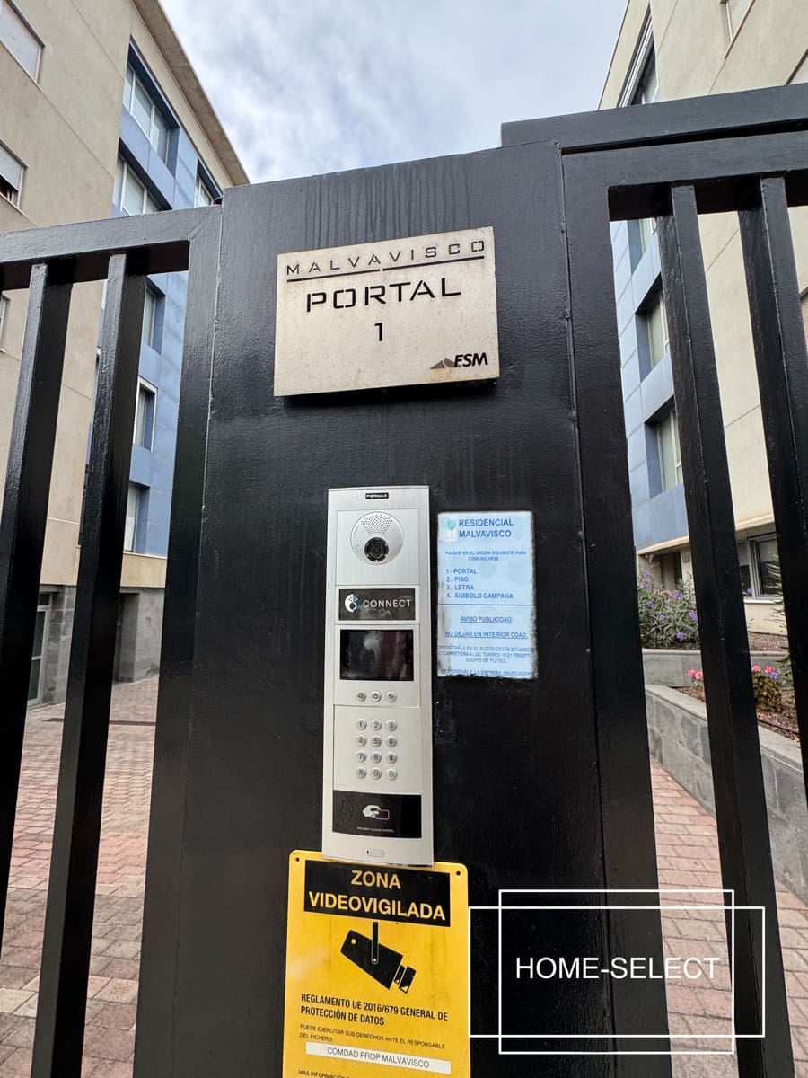 3 bedroom Flat for sale in Las Palmas de Gran Canaria with garage - € 355,000 (Ref: 9448525)