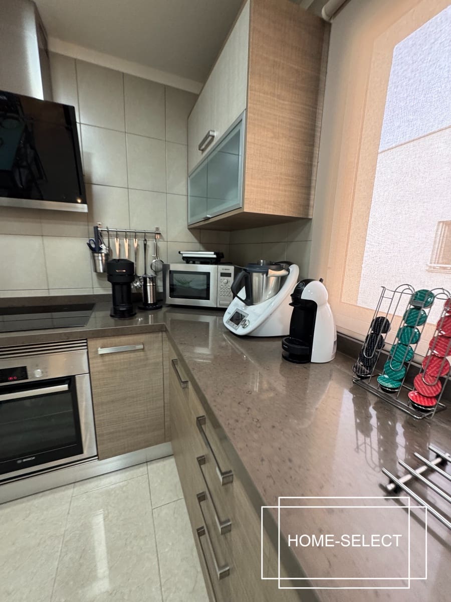 3 bedroom Flat for sale in Las Palmas de Gran Canaria with garage - € 355,000 (Ref: 9448525)