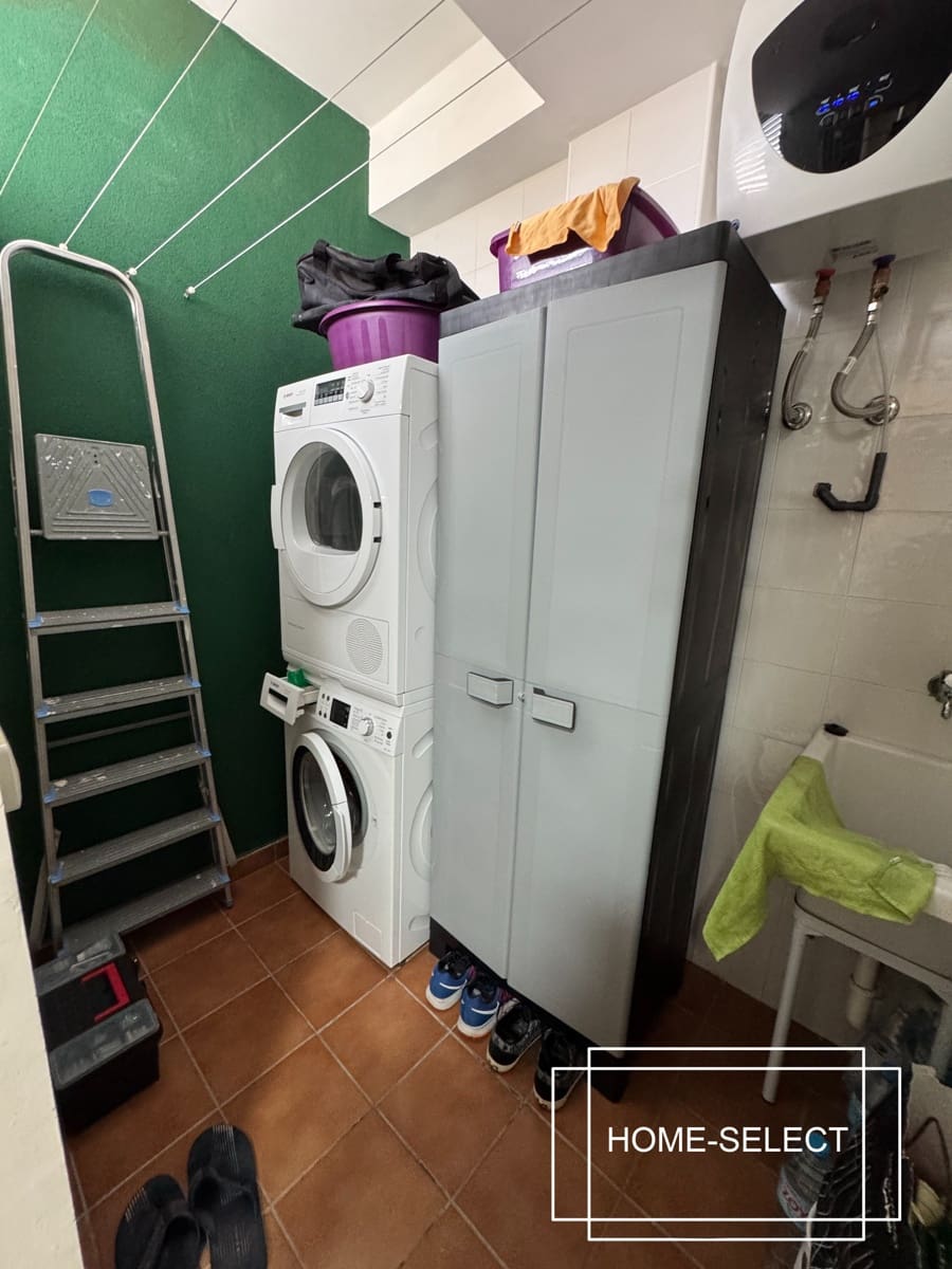 3 bedroom Flat for sale in Las Palmas de Gran Canaria with garage - € 355,000 (Ref: 9448525)