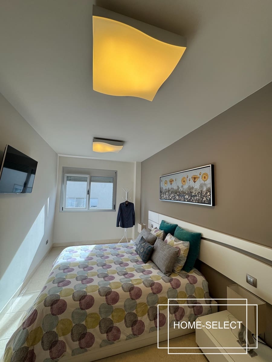 3 bedroom Flat for sale in Las Palmas de Gran Canaria with garage - € 355,000 (Ref: 9448525)