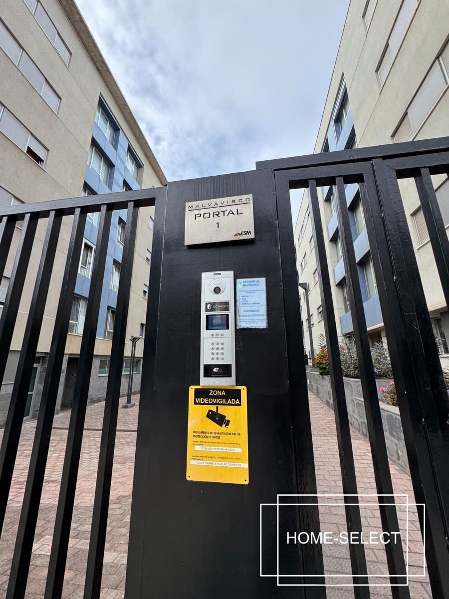 3 bedroom Flat for sale in Las Palmas de Gran Canaria with garage - € 355,000 (Ref: 9448525)