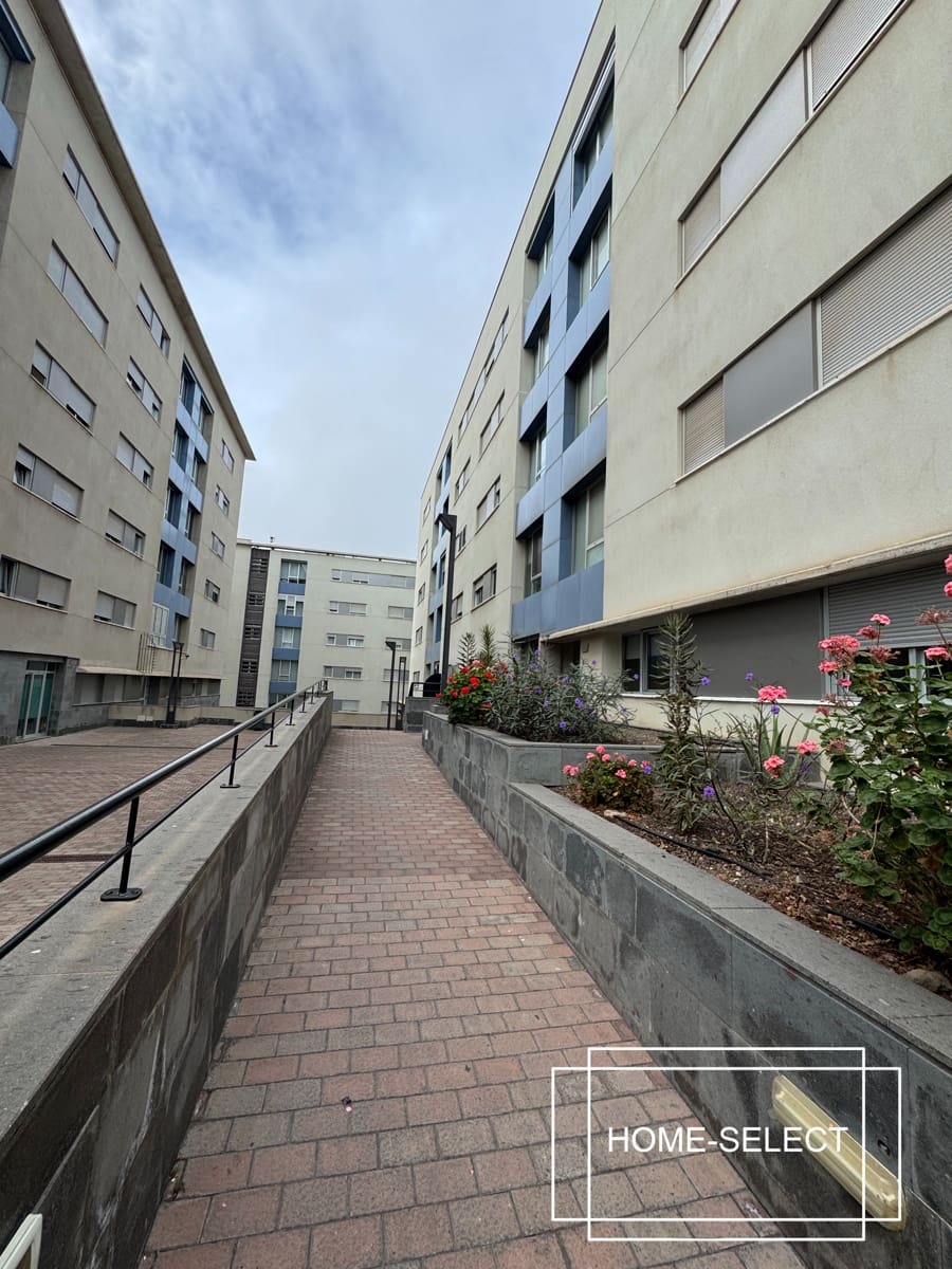 3 bedroom Flat for sale in Las Palmas de Gran Canaria with garage - € 355,000 (Ref: 9448525)