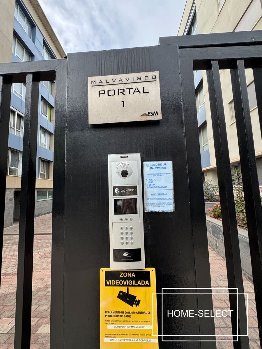 3 bedroom Flat for sale in Las Palmas de Gran Canaria with garage - € 355,000 (Ref: 9448525)