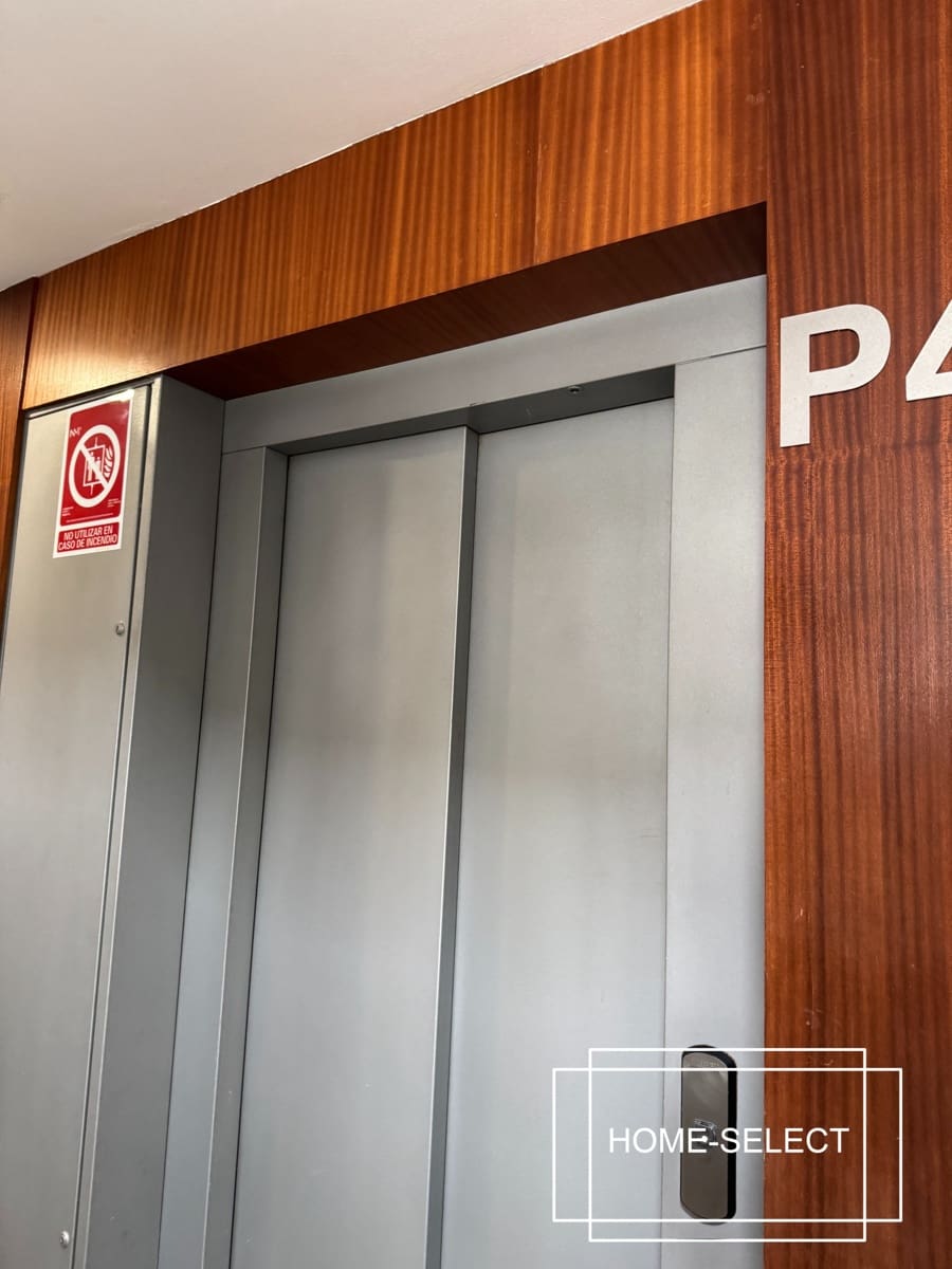 3 bedroom Flat for sale in Las Palmas de Gran Canaria with garage - € 355,000 (Ref: 9448525)