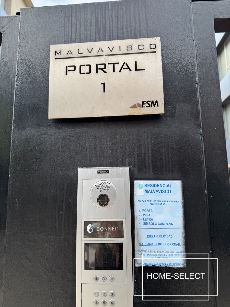 3 bedroom Flat for sale in Las Palmas de Gran Canaria with garage - € 355,000 (Ref: 9448525)