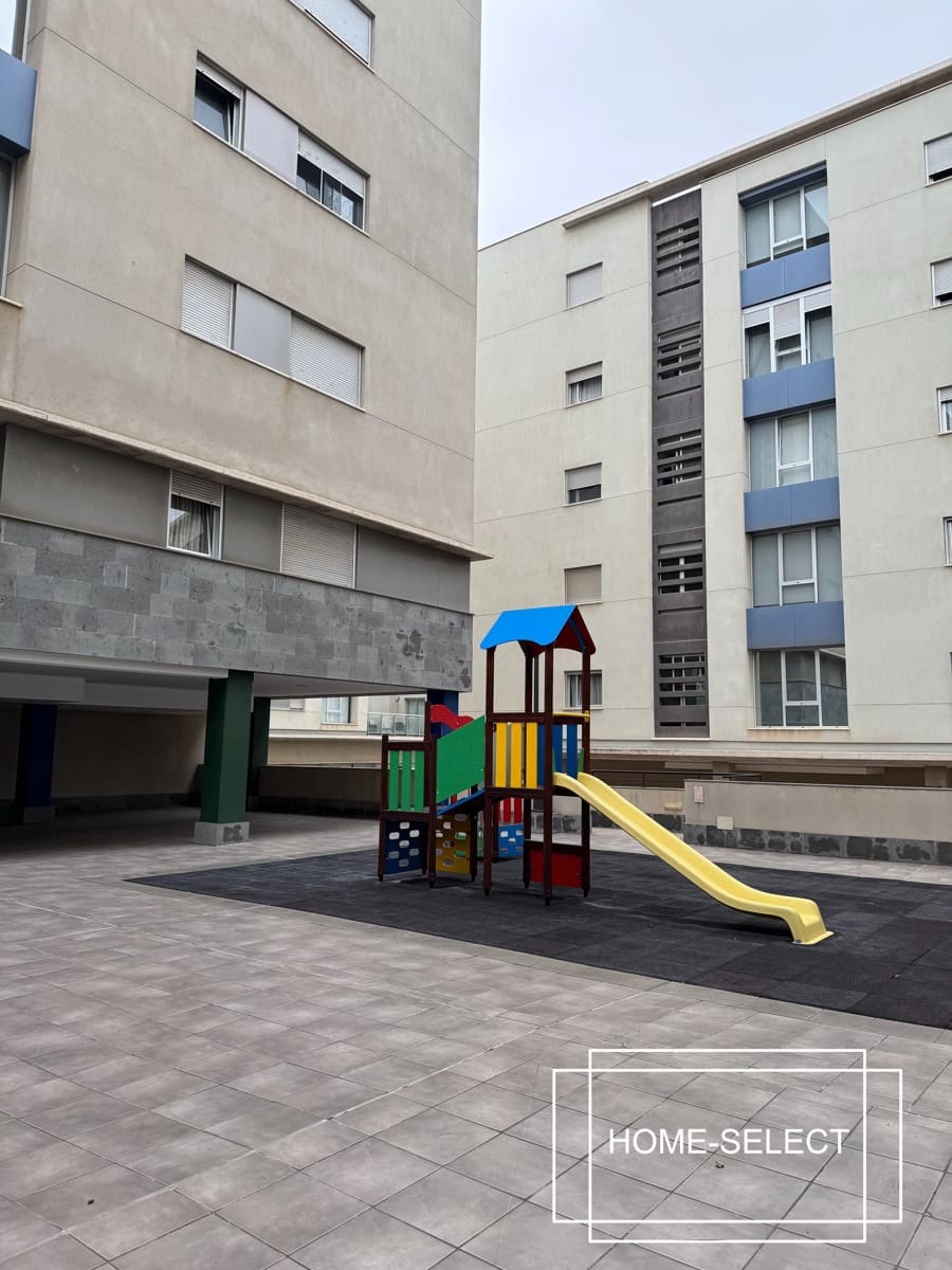 3 bedroom Flat for sale in Las Palmas de Gran Canaria with garage - € 355,000 (Ref: 9448525)