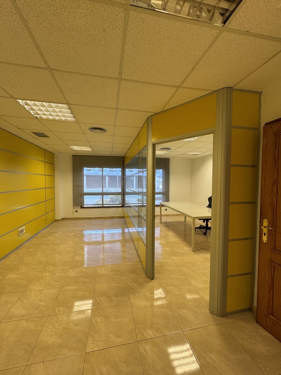 1 camera da letto Ufficio da affittare in Las Palmas de Gran Canaria - 1.750 € (Rif: 9985753)