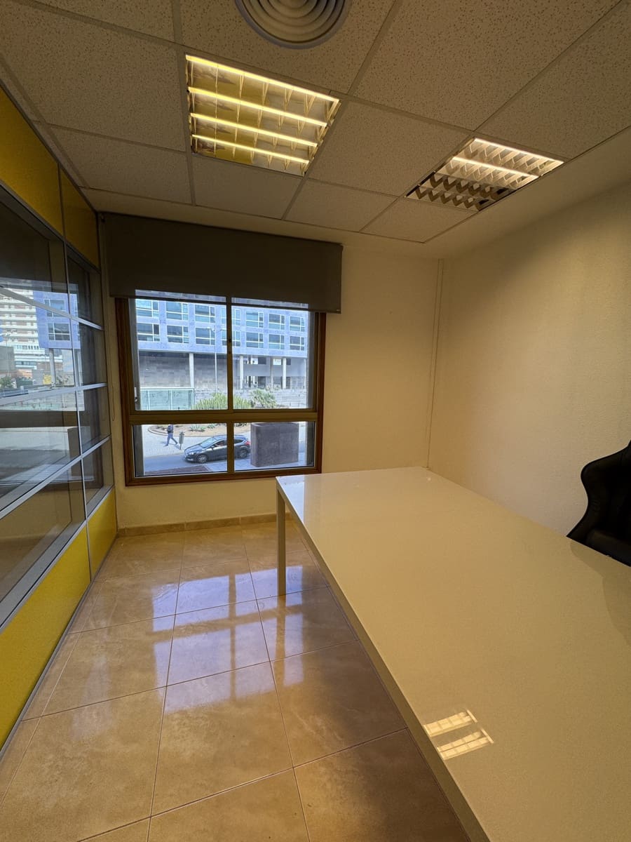 1 camera da letto Ufficio da affittare in Las Palmas de Gran Canaria - 1.750 € (Rif: 9985753)