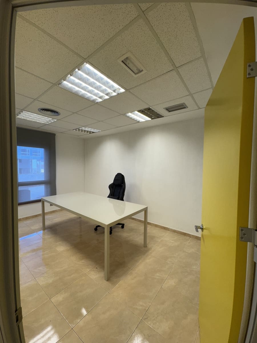 1 camera da letto Ufficio da affittare in Las Palmas de Gran Canaria - 1.750 € (Rif: 9985753)