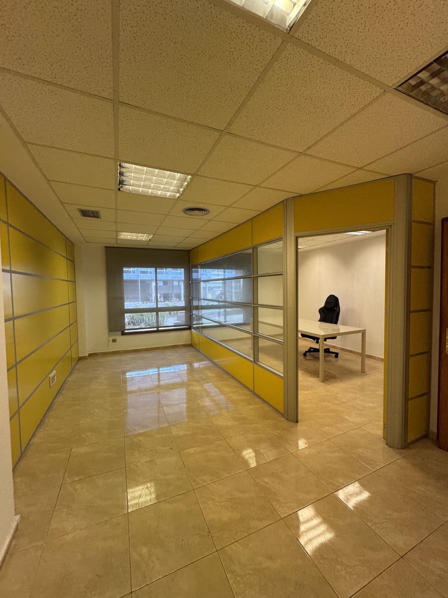 1 camera da letto Ufficio da affittare in Las Palmas de Gran Canaria - 1.750 € (Rif: 9985753)