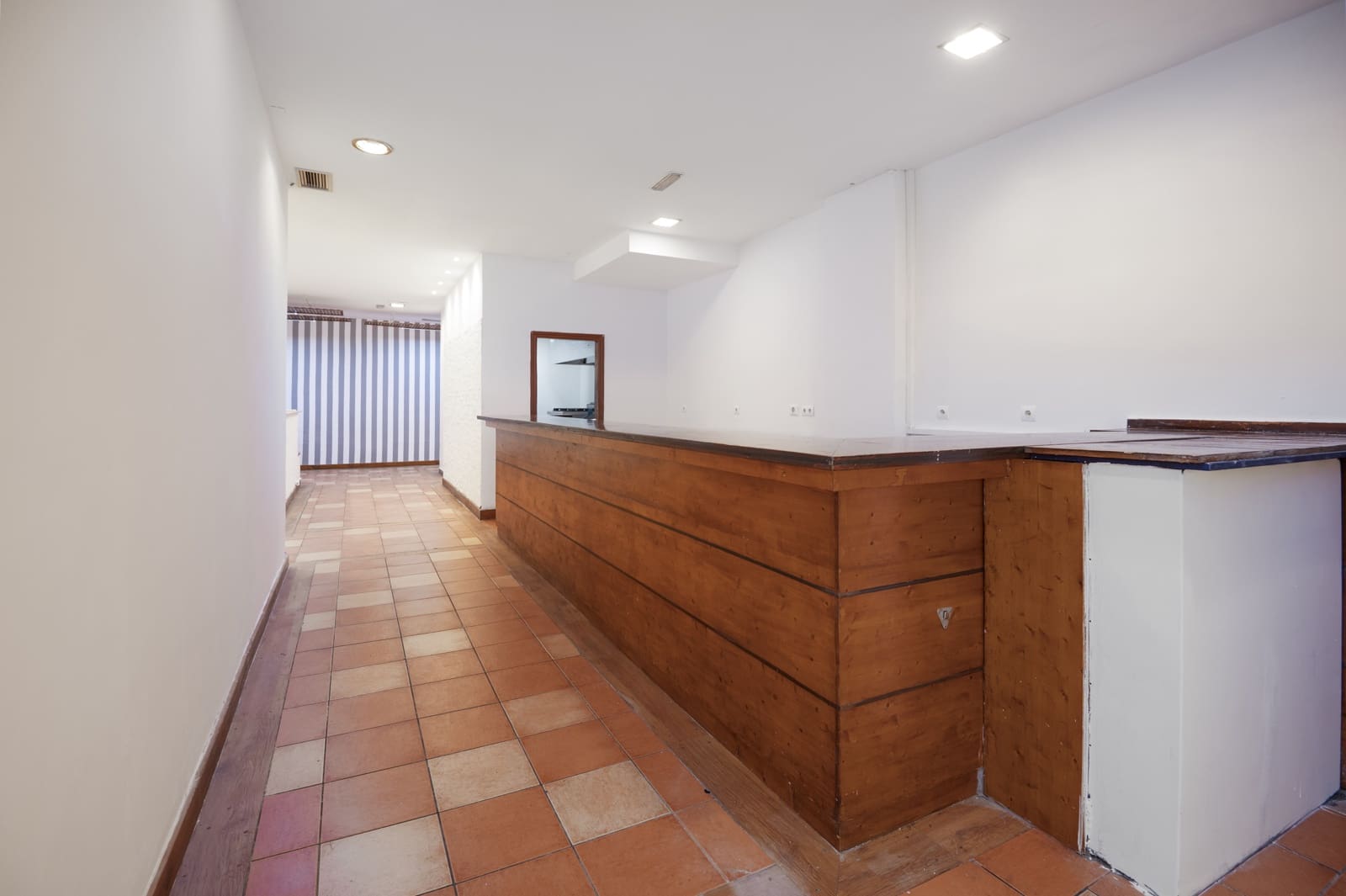 5 quarto Comercial para arrendar em Las Palmas de Gran Canaria - 2 000 € (Ref: 9985755)