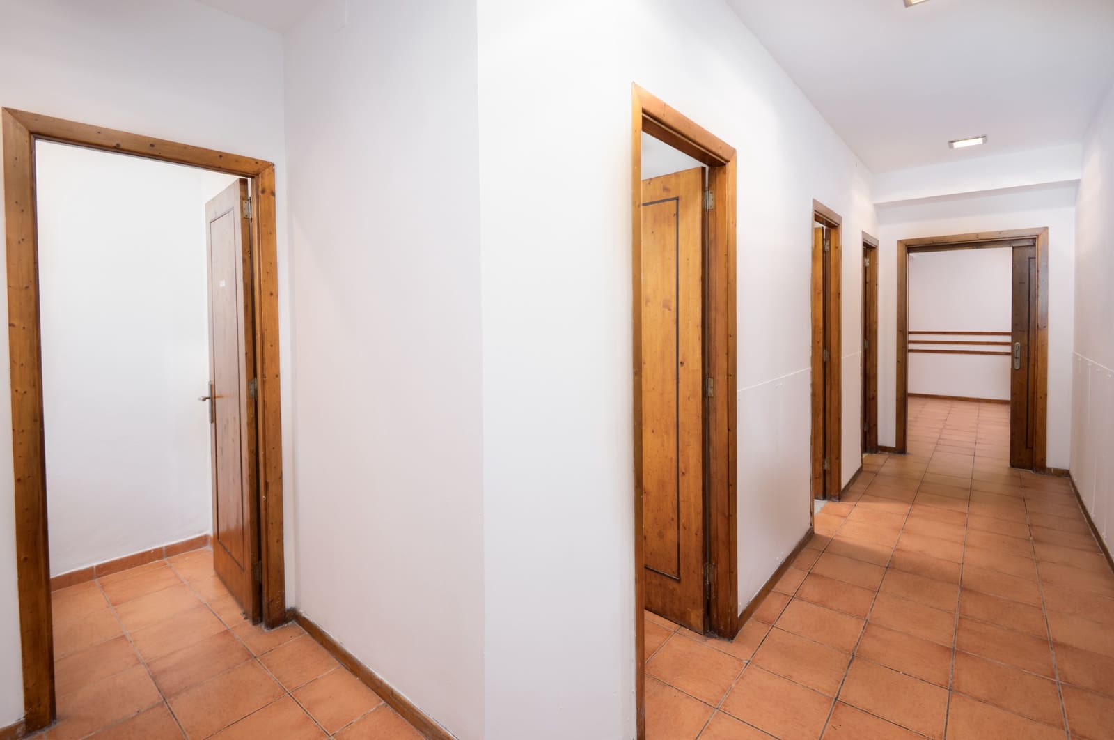 5 quarto Comercial para arrendar em Las Palmas de Gran Canaria - 2 000 € (Ref: 9985755)